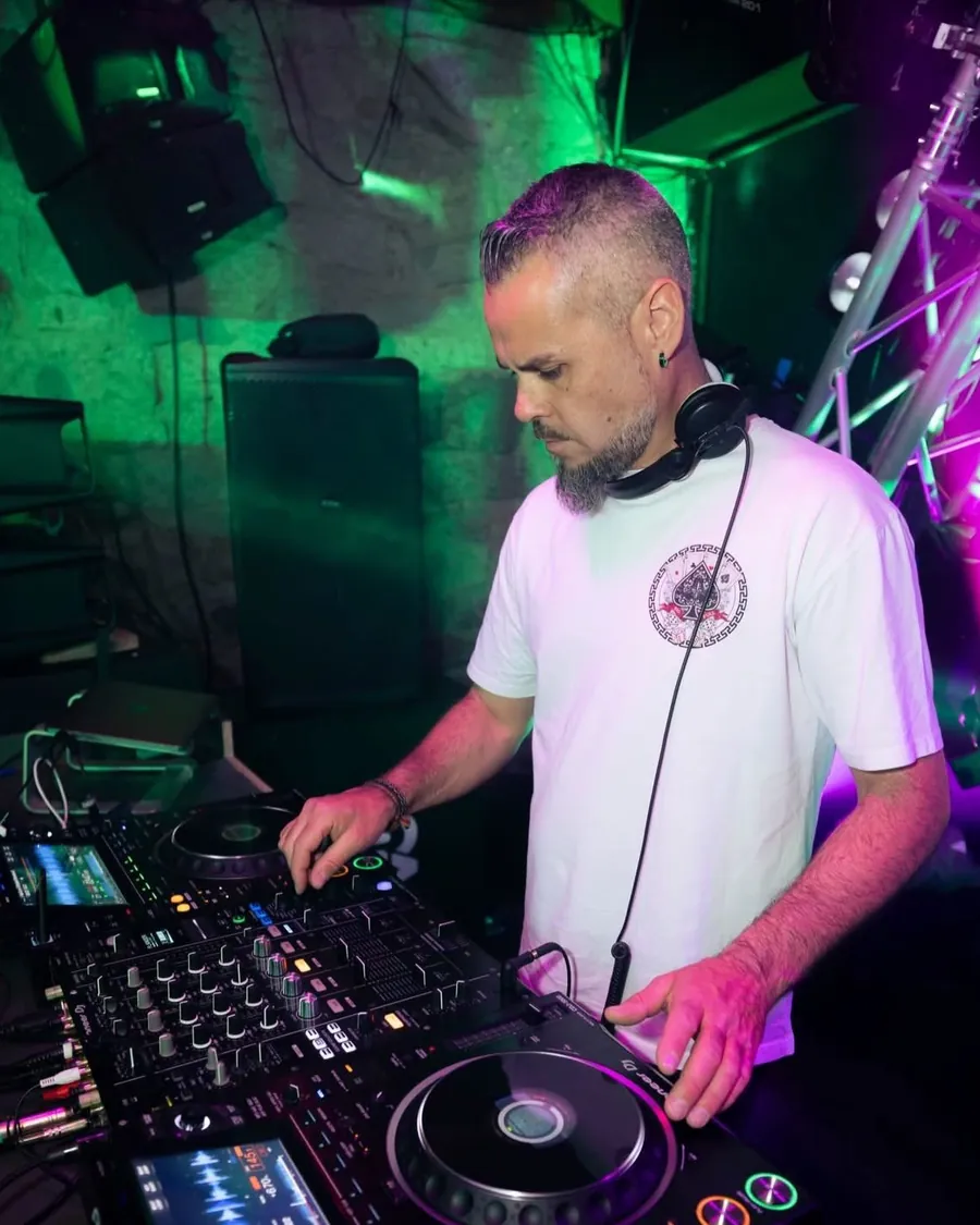 Marcos Chaves pinchando en la sala Vértigo